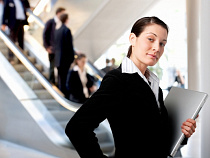 Женщин-руководителей в СЗФО устраивает средняя зарплата в 40 тысяч рублей