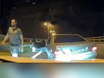 Бородачи остановили автомобиль на Приморском кольце и угрожали расправой