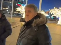 В Калининграде заместителя Дятловой пригласили в хоровод вокруг ёлки