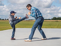 Алиханов показал, как готовит сына к школе (фото)