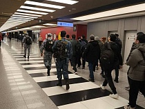 Из Калининграда под охраной вывезли 14 иностранцев 