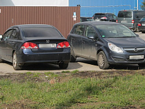 Автомобилист угрожал убить мужчину и его беременную жену за помеху на дороге