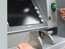 Из-за сбоя в банкомате предпринимателя обокрали на 95 тысяч рублей