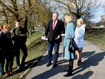 Омолаживающую обрезку деревьев на Нижнем озере провели в соответствии с нормативами