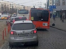 Автобусы заблокировали выезд из экс-Балтрайона Калининграда 