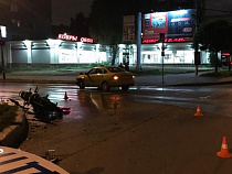 На перекрестке Черняховского и Сергееве такси столкнулось с мотоциклом