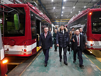 Алиханову показали трамваи и электробусы для Калининграда