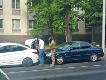 В Калининграде спецназ заблокировал легковую машину на Невского
