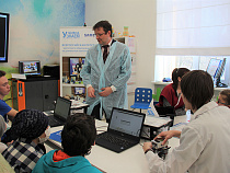 Илья Баринов провёл День науки в больнице