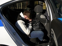 Инспекторы ДПС задержали в Калининграде мужчин с неизвестным веществом