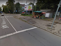 После столкновения с другим авто машину отбросило на тротуар и ларёк - ГИБДД