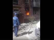 Очевидцы сообщают о взрыве и пожаре в доме в Калининграде 