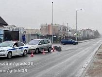 В Новом Голубево водитель просмотрел девушку в белом плаще