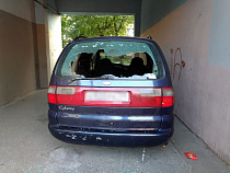 В машине, торговавшей польской санкционкой, разбили стекло