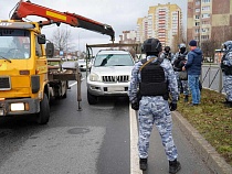 На Сельме устроили погоню за «Ленд Крузером» бежавшей от налогов женщины