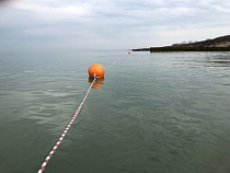 В Зеленоградске между бунами натянули канат с буями