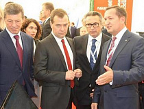 Медведев: "Мы снизим первоначальные инвестиции резидентам ОЭЗ со 150 миллионов рублей до 50 миллионов"