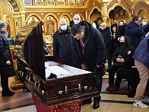 Калининград простился с погибшим хирургом