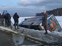 На въезде в Светлогорск перевернулся автобус с пассажирами 