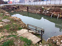 По Королевскому замку можно гулять или плавать на лодке