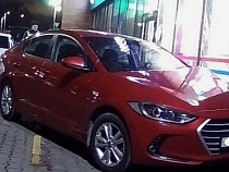 Водителя въехавшей в здание «Хёндэ» положили лицом в асфальт 