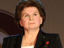 Владимир Путин поздравил первую в мире женщину-космонавта с Днем рождения