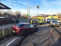 Не уступивший «Мазде» водитель вылетел в лобовое стекло