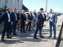 Антон Алиханов задумался над гармонией лайнеров и рыбаков в Пионерском