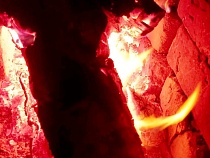 В Калининградской области пламя из мангала охватило ребёнка