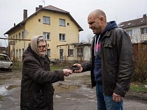 В Калининграде женщина доверила первому же мужчине свои деньги