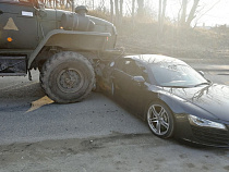 В Балтийске военный «Урал» придавил «Ауди» за 5 млн рублей