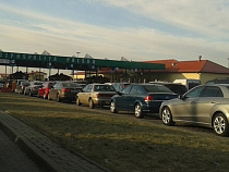 Каждый день российско-польскую границу пересекает на две тысячи человек меньше, чем неделю назад