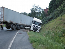 В Балтийске грузовик попал в ДТП, не доехав 200 метров до порта