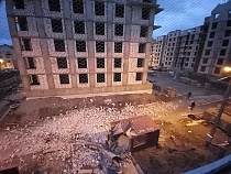 В Гурьевске новостройку чуть не разрушил штормовой ветер