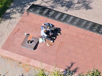 Алкоголики вновь оскверняют Вечный огонь в Калининграде (видео)