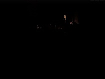 Мамочка с ребёнком пожаловалась на темноту на пути из детсада