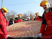 Праздник длинной колбасы в Калининграде: ГОСТ, карнавал и Колбасные Олимпийские Игры