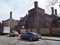 На улице Судостроительной на ходу загорелся микроавтобус