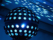 Мужик остался без вещей, побывав в ночном клубе в Балтрайоне