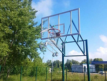 В Янтарном продуктовую тележку забросили на баскетбольное кольцо