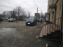 Водитель «Тойоты» показал, что он главнее на тротуаре