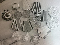 Калининградец украл у 77-летней женщины медали и ордена ее друга-фронтовика