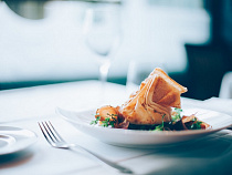 Экс-главу калининградского УФМС будут судить за взятку бесплатным питанием