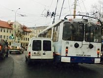 В Калининграде столкнулись «каблучок» и троллейбус