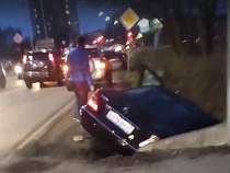 В Калининграде водитель потерял сознание после падения машины в кювет