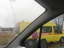 В Калининградской области лоб в лоб столкнулись микроавтобус и грузовик