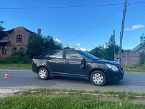 Под Ладушкиным в пьяного на самокате врезался «Шевроле»