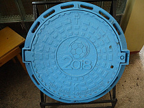 Под Калининградом начали выпускать канализационные люки с символикой ЧМ-2018