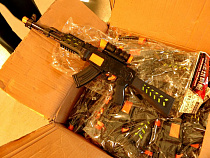 Таможня в Балтийске задержала поддельные автоматы Калашникова 