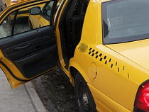 В Калининграде таксист обворовал пьяного пассажира на 80 тысяч рублей